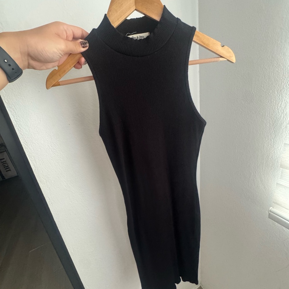 Elegant Black Sleeveless Midi Dress
